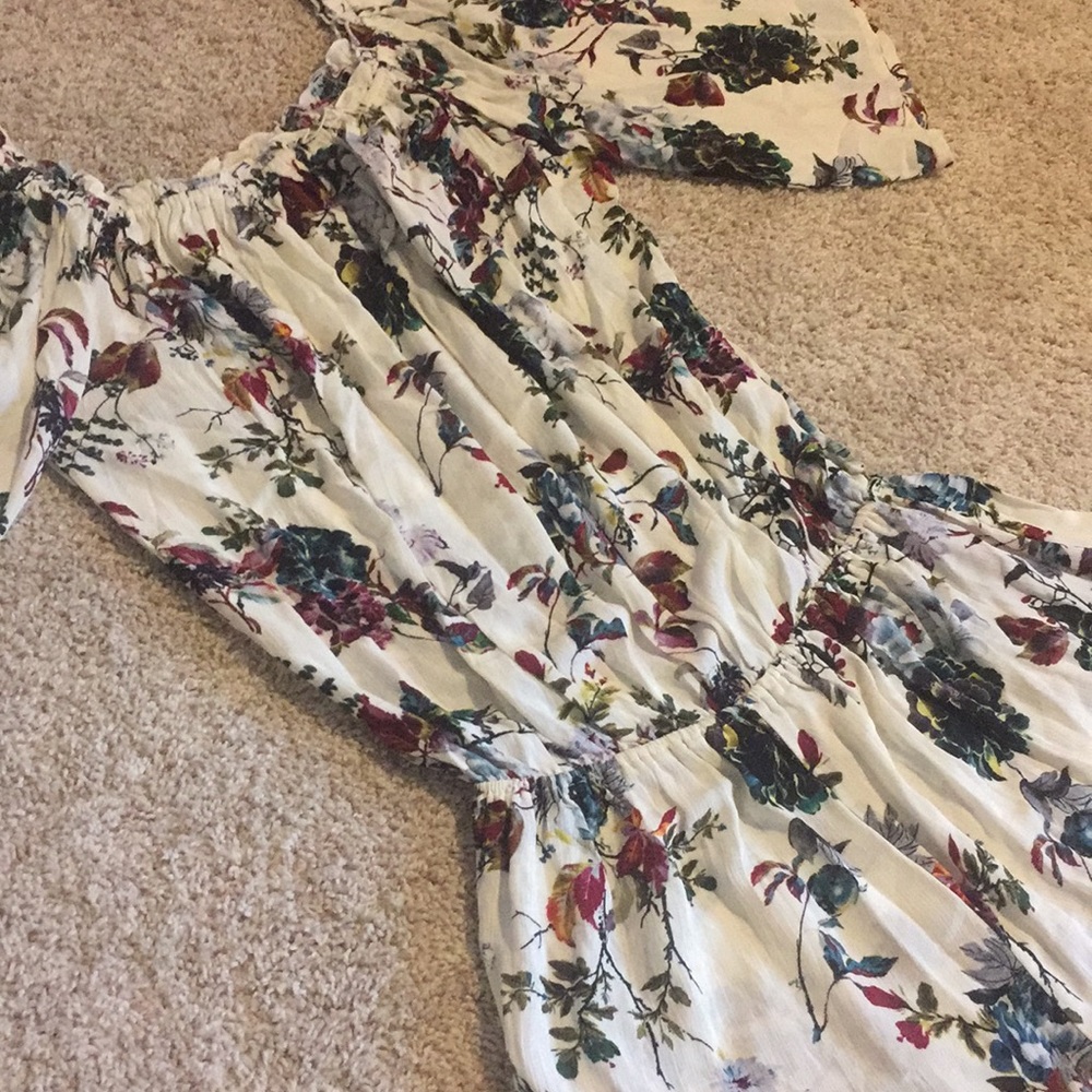 💕Last One!💕 Cream Floral Off the Shoulder Romper - Picture 5 of 5